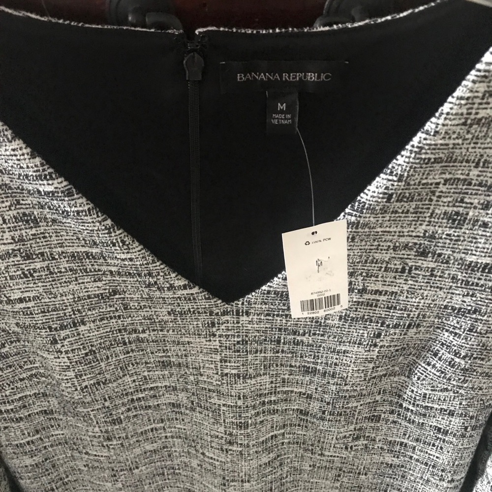 NWT Banana Republic dress with bell shaped sleeves - Picture 6 of 7